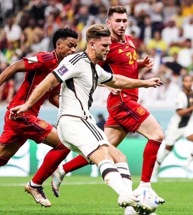 CBA：福建队绝杀北控 球迷沸腾（CBA焦点战：福建压哨绝杀北控，球迷沸腾）