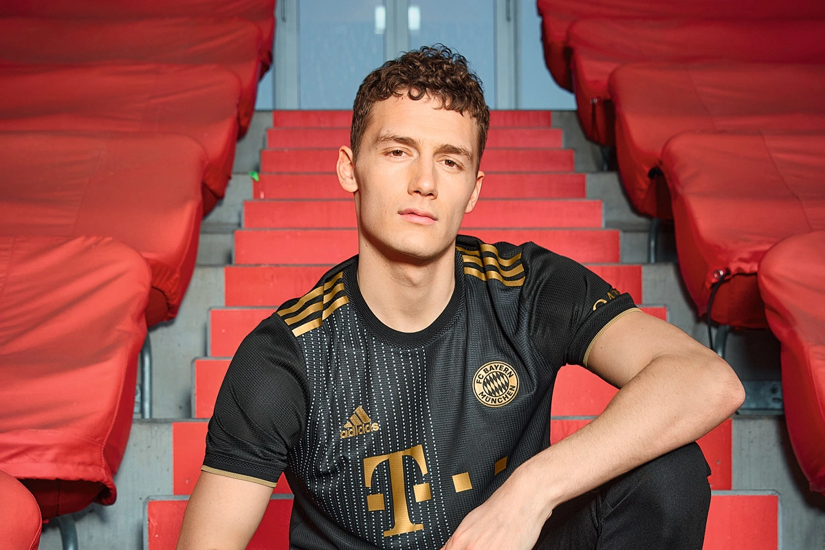 意媒：德国警方正调查以色列球迷在斯图加特演唱的歧视性歌曲（意媒称德国警方正就以色列球迷在斯图加特演唱涉嫌歧视歌曲展开调查）