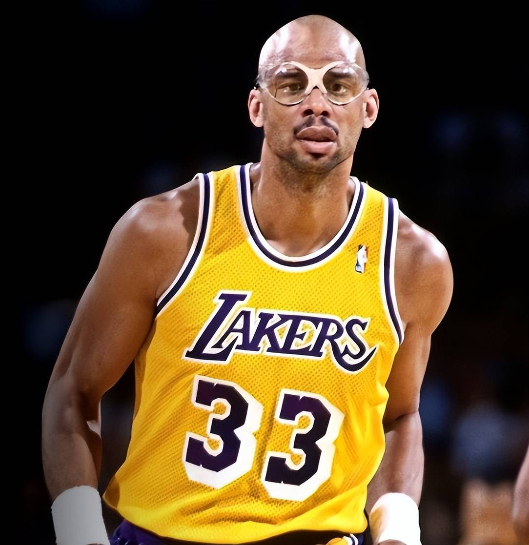 国米官方宣布邦尼左膝轻微扭伤，下周将再对伤情做出评估（国米官宣：邦尼左膝轻度扭伤，伤情将于下周复评）