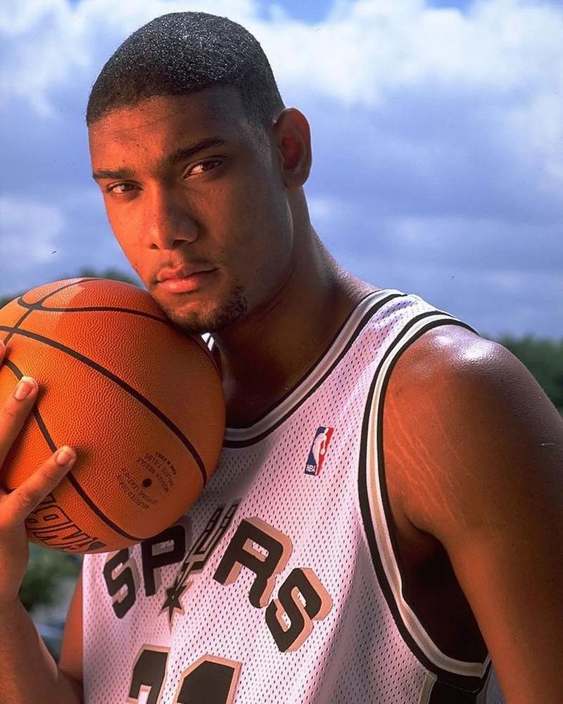 记者：多纳鲁马经纪人下周中会见巴黎高层，了解续约可能性（记者称多纳鲁马经纪人下周中将与巴黎高层会谈，探讨续约前景）