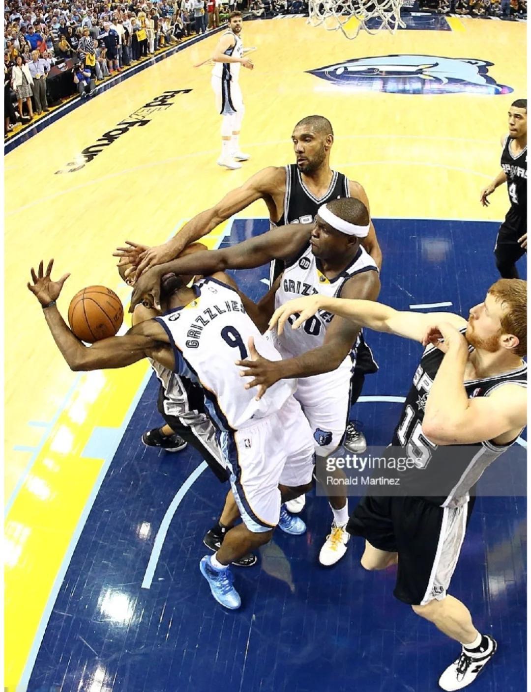 孔帕尼：阿方索等人复出的故事，是我们点燃团队精神的新火焰（孔帕尼：阿方索等将士伤愈归来，点燃团队新士气）