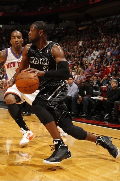 不关心交易流言，只想上场去竞争去帮助球队——专访我国著名篮球运动员张伟（中国篮球名将张伟专访：无视交易风声，只愿上场竞争、助力球队）