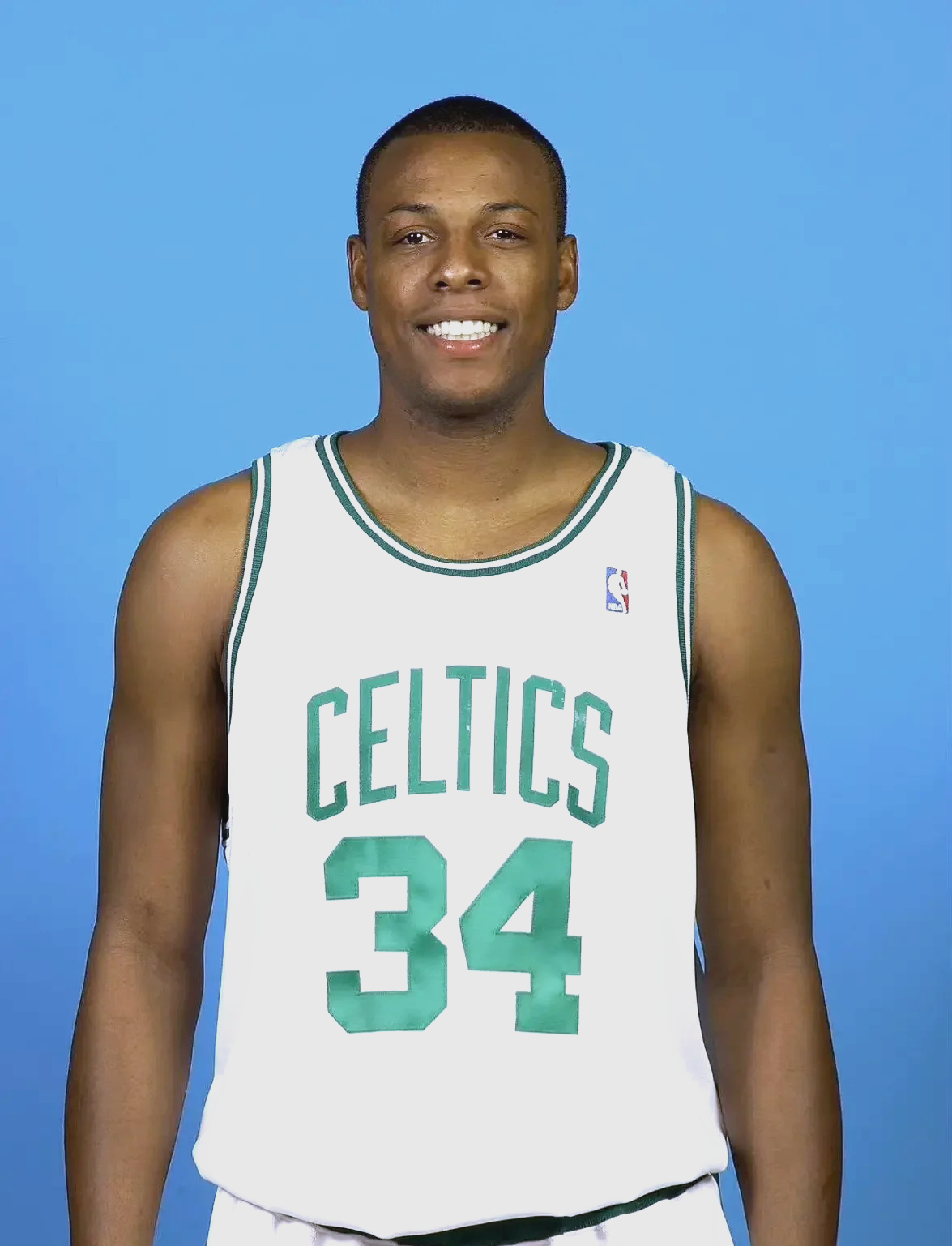 有点突然！麦克丹尼尔斯下场返回更衣室 后因左臀酸痛退出比赛（突发：麦克丹尼尔斯离场返更衣室，因左臀酸痛提前退赛）