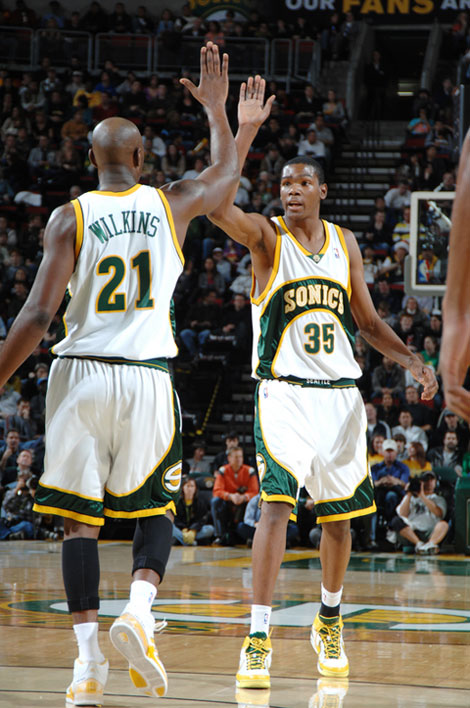 A·史密斯：本来很期待这赛季，但雷霆的统治力把它变得很无聊（A·史密斯：这赛季本该精彩，雷霆的强势统治让一切变得乏味）