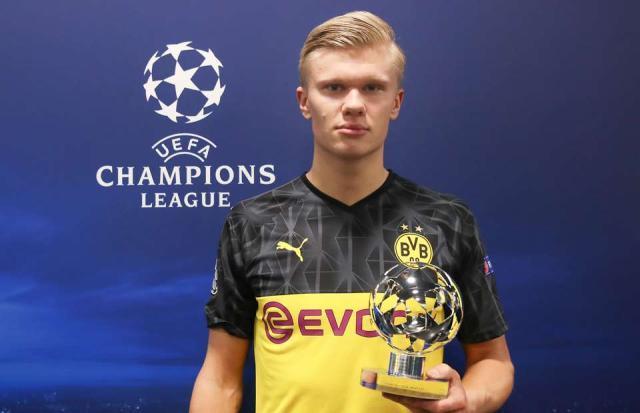 布斯克茨与阿尔巴现身迈阿密网球表演赛，为同胞阿卡助阵（布斯克茨、阿尔巴亮相迈阿密网球表演赛，为同胞阿卡助威）