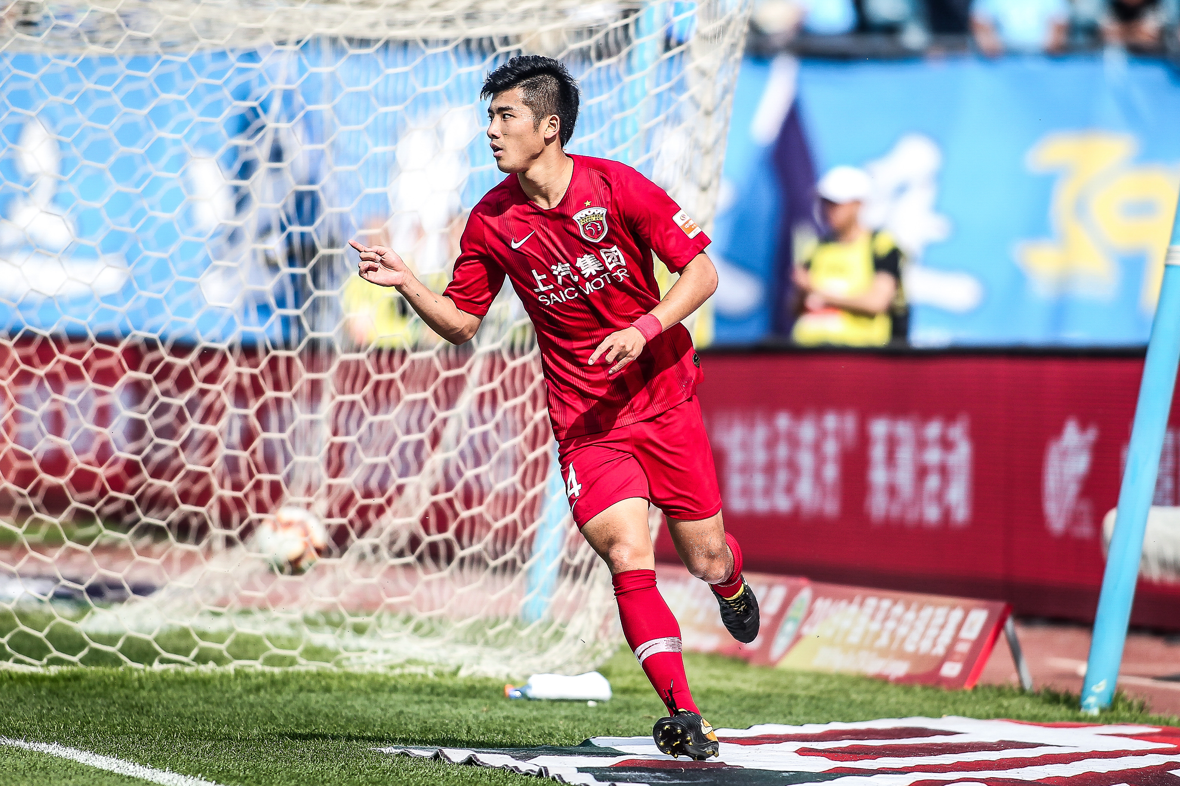 世体：戴上面具的加西亚像个超级英雄，他是弗里克的王牌球员（世体：佩戴面具的加西亚宛如超级英雄，弗里克麾下的王牌球员）