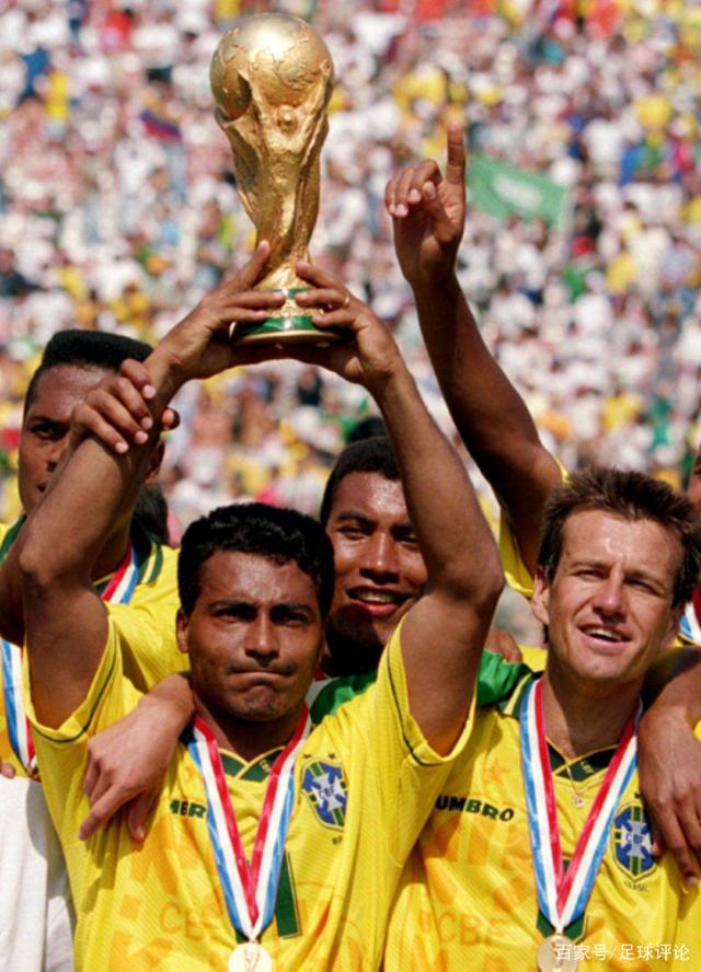 AC米兰1-0登顶意甲！38岁名将却抢走风头，带队12场不败紧追榜首（AC米兰1-0登顶意甲，豪取12场不败！38岁名将抢尽风头）