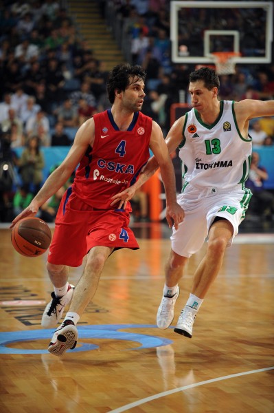 爱德华兹上半场5中3&6罚6中拿到12+3+3+2 出现4次失误&正负值-14（爱德华兹半场数据：5投3中、6罚全中，12分3篮板3助攻2抢断，4次失误，正负值-14）