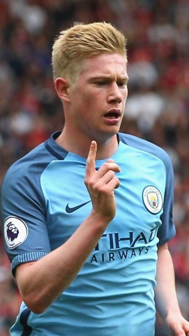 马刺队发挥神勇，连续二次进攻三分命中，成功扩大领先优势（马刺火力全开，连中两记三分，进一步扩大领先优势）