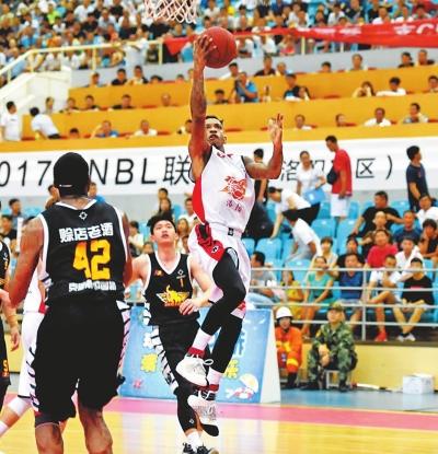 暗示续约还是离队？刘洋晒与瓦科互换球衣照片（续约抑或离队？刘洋晒与瓦科交换球衣照）