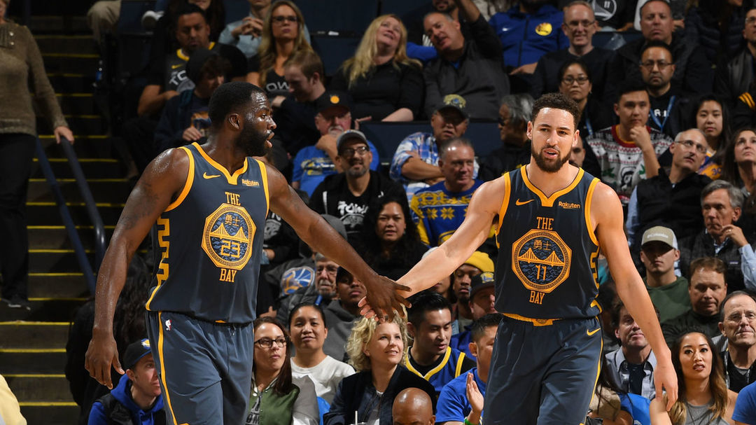 体坛记忆｜科比晃起詹姆斯，他的背身单打技术和脚步的变换，影响了一代篮球爱好者（体坛回眸｜科比曾晃动詹姆斯，他的背身单打与脚步艺术影响了一代篮球爱好者）