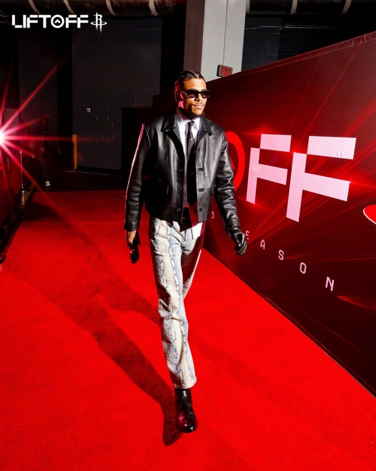 天空：曼联1月不会积极出售齐尔克泽，最近他发挥了一些作用（天空体育：曼联今冬不主动出售齐尔克泽，近期表现已有所贡献）