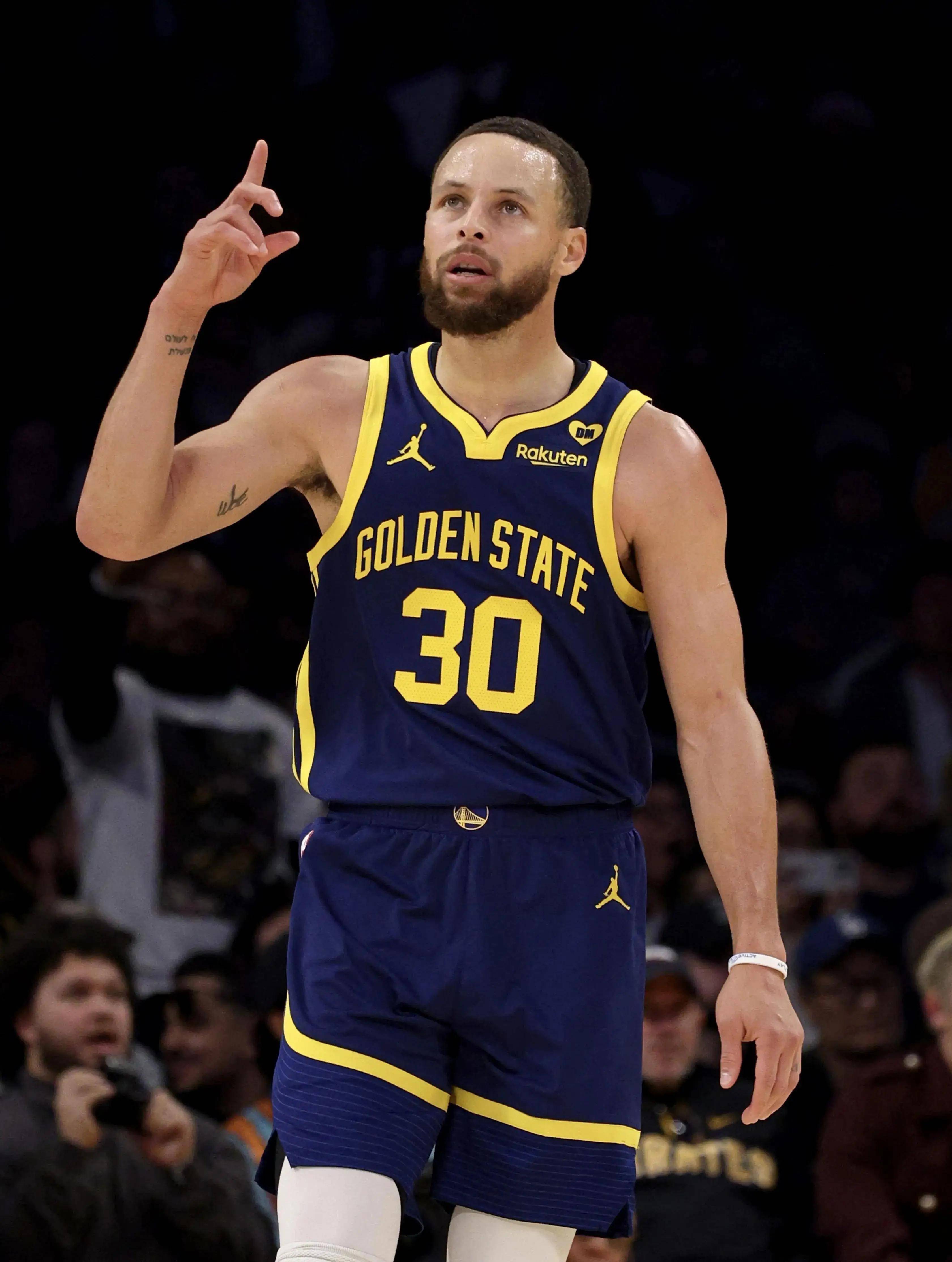 字母哥：目前唯一让我沮丧的事情，就是我们一直在输球（字母哥：让我最难受的只有一件事——我们一直在输球）